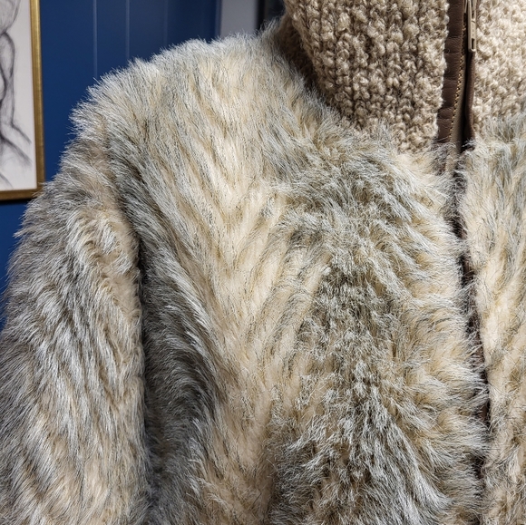 Vintage D'Esprit Faux Fur Coat - Picture 5 of 9